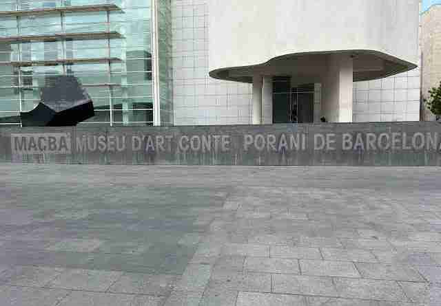 MACBA Entrance
